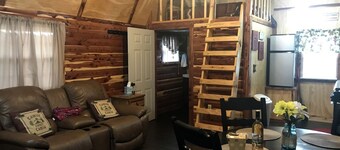 Cozy Cabin Rental on Vineyard in Allen, Oklahoma