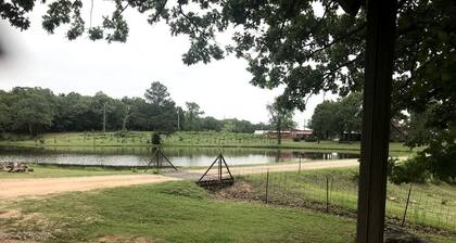Cozy Cabin Rental on Vineyard in Allen, Oklahoma