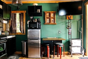 Réfrigérateur, micro-ondes, four, cafetière/bouilloire