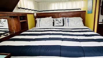 1 bedroom, bed sheets