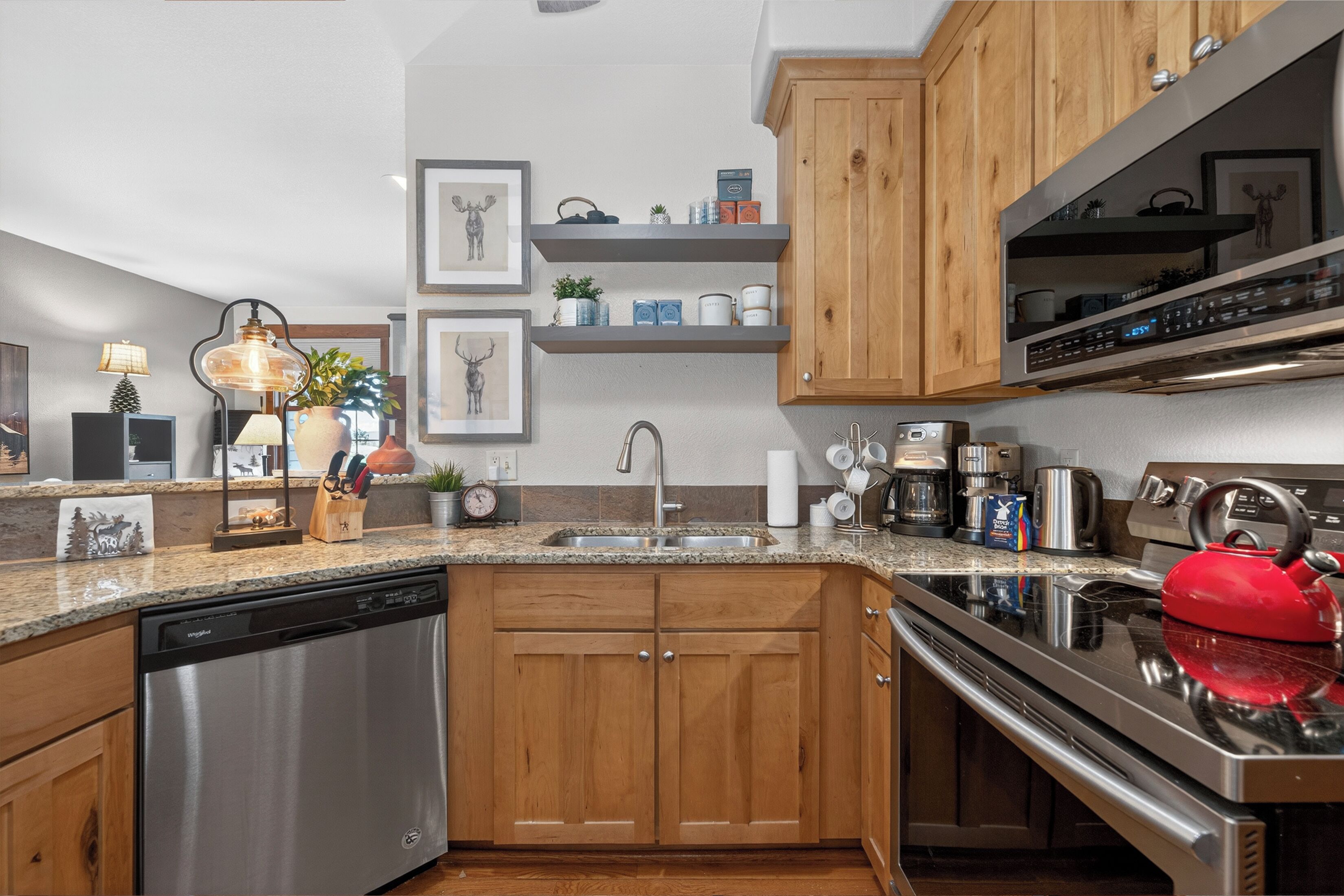 Coffee/tea maker, fridge, microwave, oven