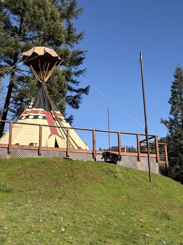 Luxury Glamping Tipi Retreat Near Rogue River, Oregon