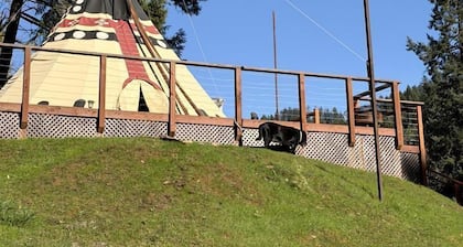 Luxury Glamping Tipi Retreat Near Rogue River, Oregon