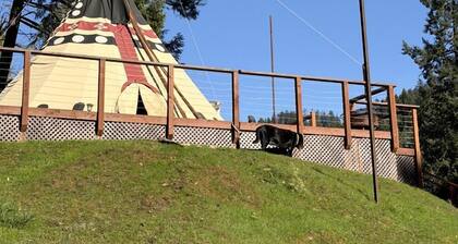 Luxury Glamping Tipi Retreat Near Rogue River, Oregon