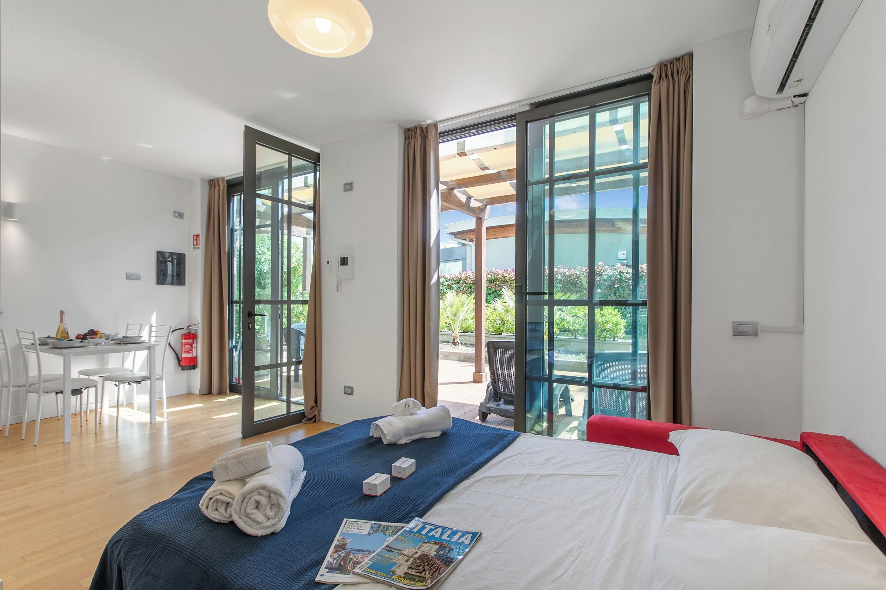 Perhehuoneisto, 1 makuuhuone, parveke, meren rannalla (Mediterranea 35 in Savona) | 1 makuuhuone