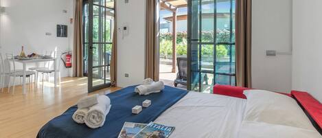 Perhehuoneisto, 1 makuuhuone, parveke, meren rannalla (Mediterranea 35 in Savona) | 1 makuuhuone