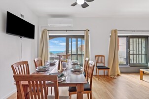 Family Apartment, 1 Bedroom, Sea Facing (Mediterranea 36-bis in Savona) | Dining room