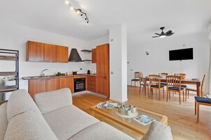 Family Apartment, 1 Bedroom, Sea Facing (Mediterranea 36-bis in Savona) | Living area