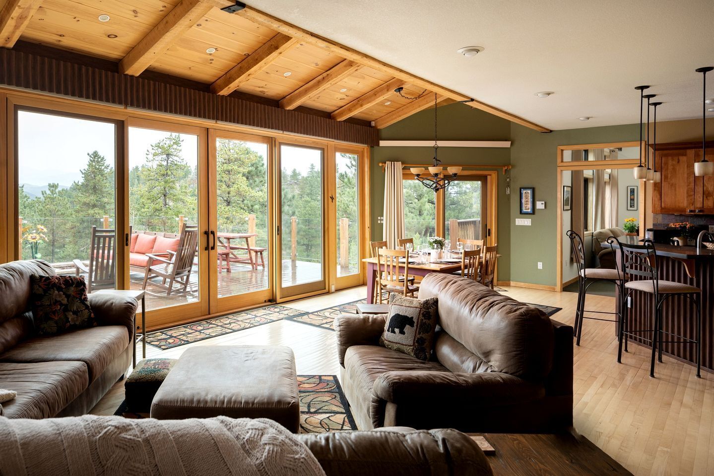 TV, fireplace, ping pong