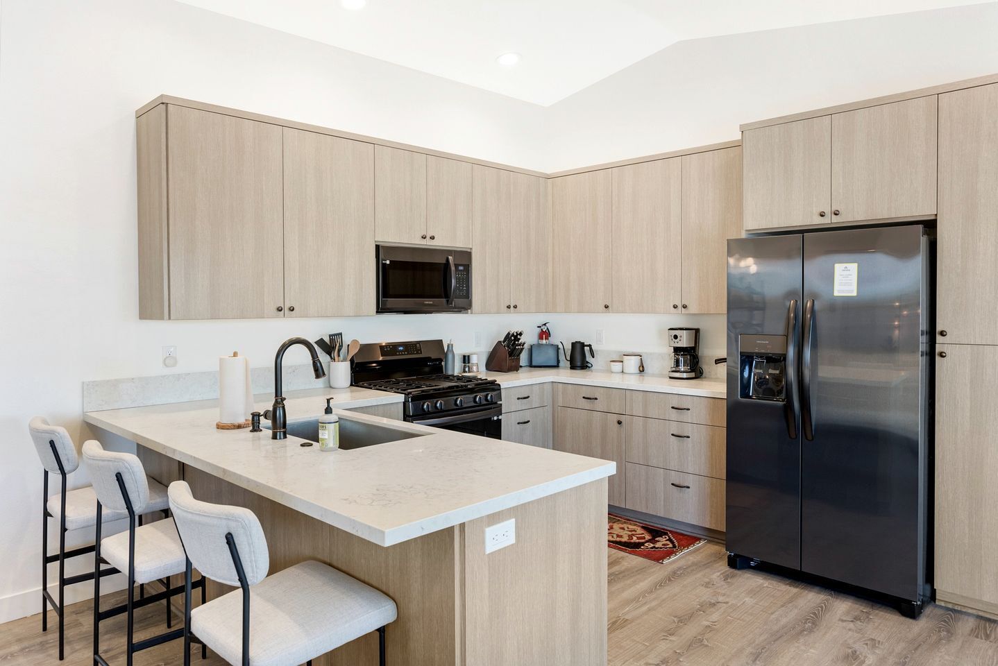 Coffee/tea maker, fridge, microwave, oven