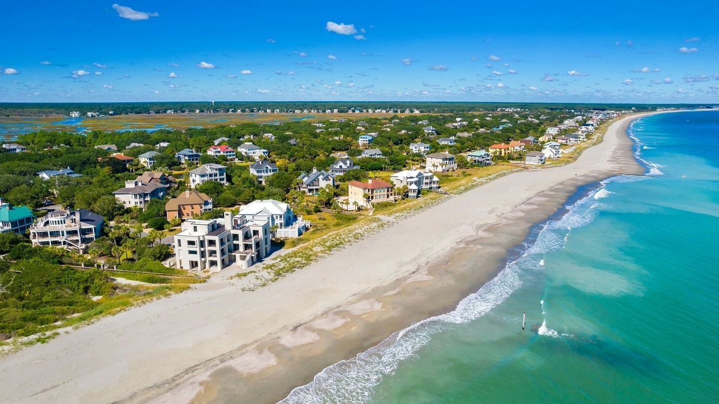 Beach nearby, sailing, kayaking, fishing