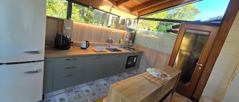 Kühlschrank, Ofen, Herdplatte, Geschirrspüler