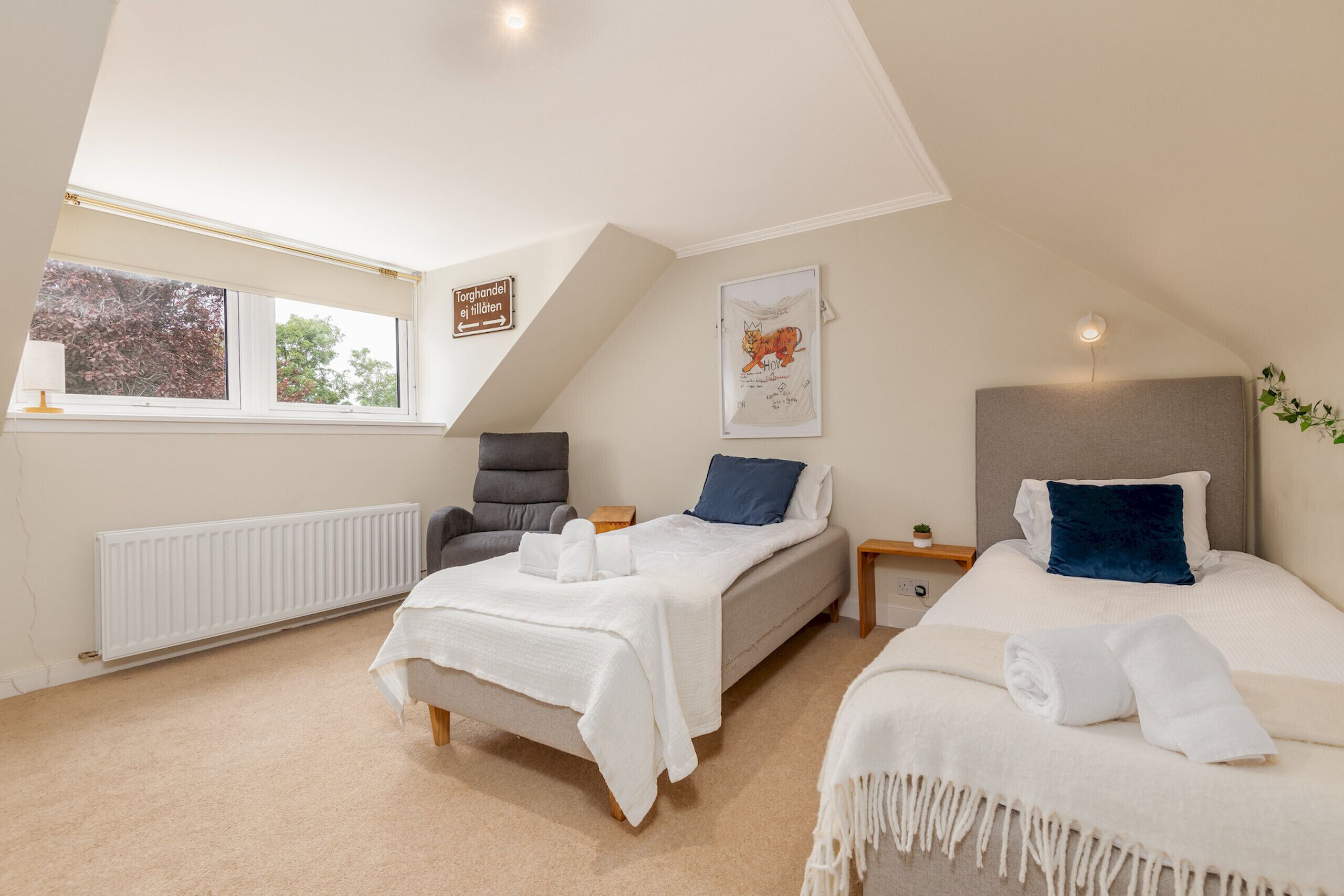 Iron/ironing board, free WiFi, bed sheets