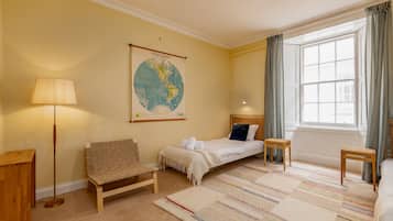 Iron/ironing board, free WiFi, bed sheets