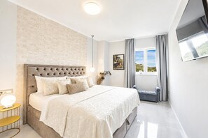 Room - Vrbo Property (Makarska)