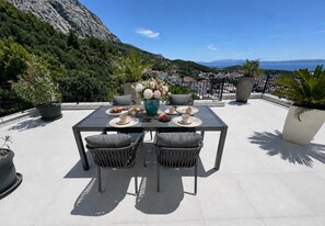 Outdoor dining - Vrbo Property (Makarska)