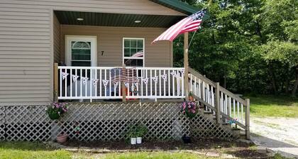 Beautiful Cabin near the Cedar River for a Perfect Family Vacation in Letts, Iowa