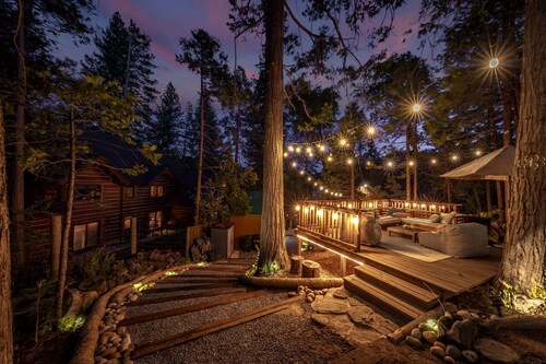 Tranquil Waterfront Hideaway with Forest Views & Outdoor Living in Bass Lake, California