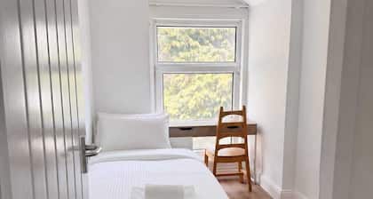 Cardiff Inner City Centre Guesthouse