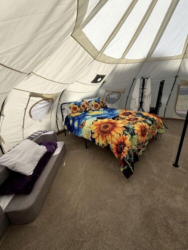 Enchanting Bell Tent with Stargazing and Forest Views Near Wolf Creek, Oregon