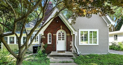 Cozy 3-Bedroom Historic Home in Iowa City Near Downtown