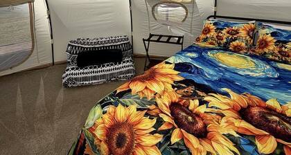 Serene Bell Tent with Forest Retreat Amenities Near Wolf Creek, Oregon
