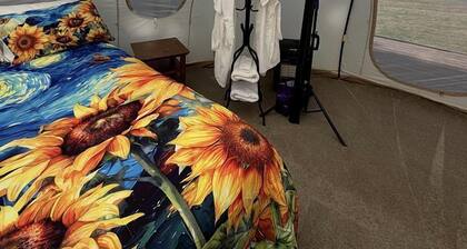 Serene Bell Tent with Forest Retreat Amenities Near Wolf Creek, Oregon