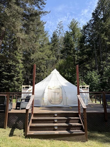 Serene Bell Tent with Forest Retreat Amenities Near Wolf Creek, Oregon