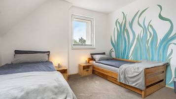 3 bedrooms, iron/ironing board, WiFi, bed sheets