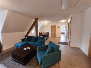 Living area - Apartment Herian with Shared Garden on the Edge of Müritz National Park (Schloen-Dratow)