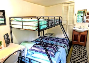 1 bedroom, WiFi, bed sheets