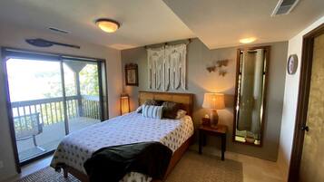 Desk, iron/ironing board, WiFi, bed sheets