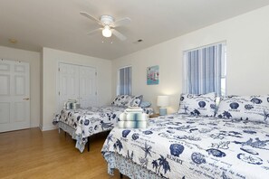 Escritorio, wifi, ropa de cama