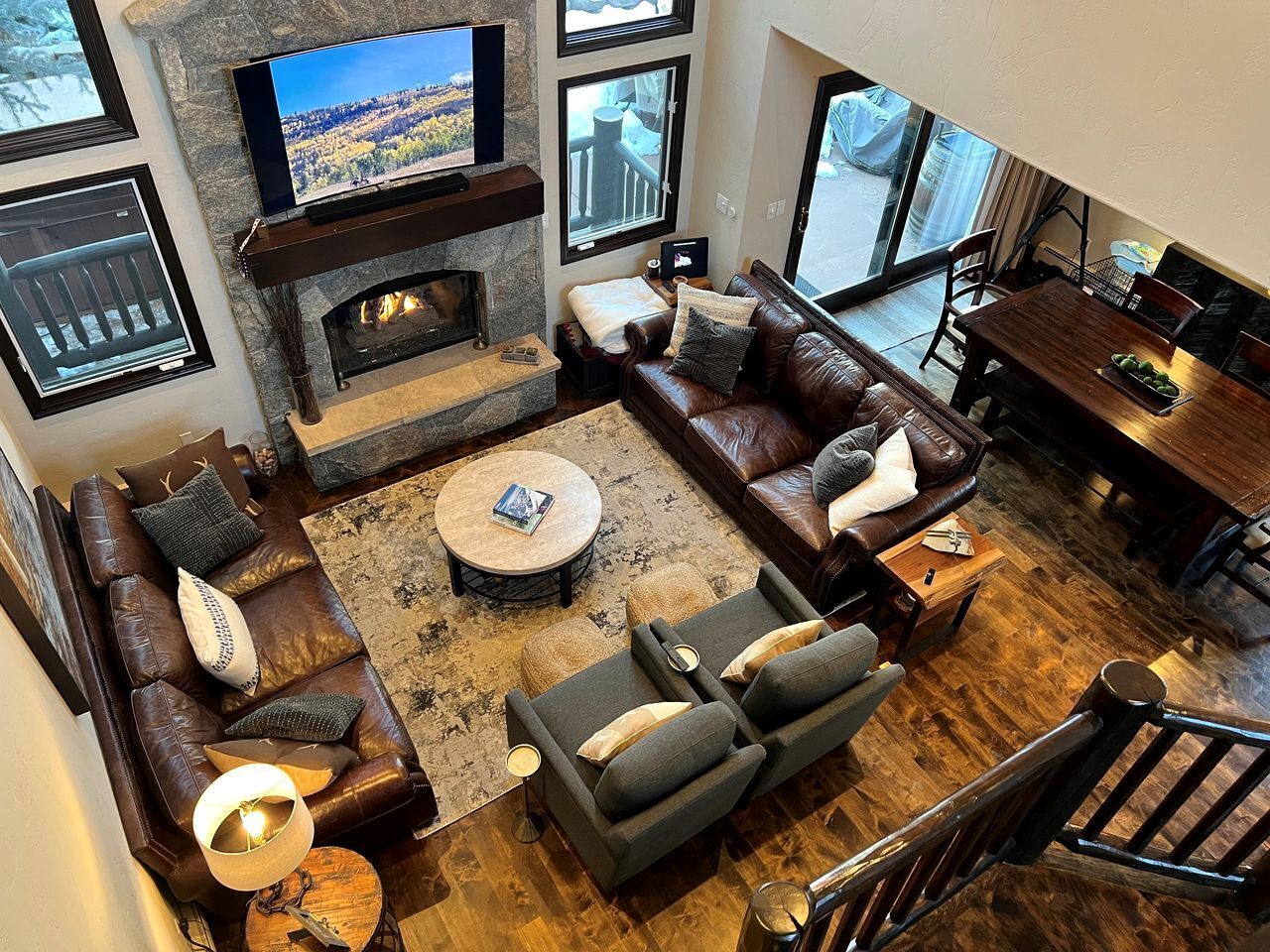 TV, fireplace