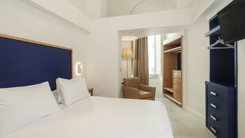 In-room safe, desk, free WiFi