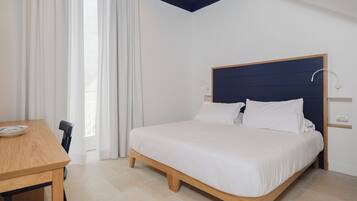 In-room safe, desk, free WiFi