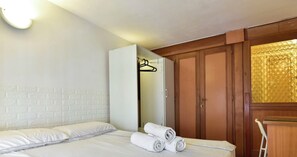 A hotel room with a bed, a wardrobe, and a bathroom with a shower curtain. - Rome Center Near Termini and the Colosseum: Private Room & Bath, Best Price (Roma)