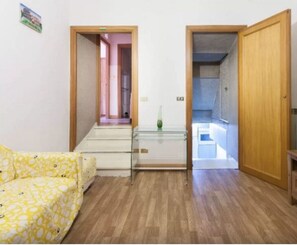 Unclassified image, 5 of 5, button - Rome Center Near Termini and the Colosseum: Private Room & Bath, Best Price (Roma)