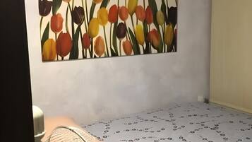 3 camere, una scrivania, ferro/asse da stiro, Wi-Fi
