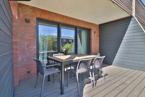 Outdoor dining - Vrbo Property (Langeoog)