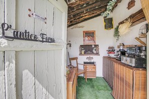 A rustic kitchen with a wooden counter, a chair, and a sign reading 'Vietato L'Accesso.' - Villa Mon Paradis 15 Garden Hot Tub Pet Friendly (Lucca)