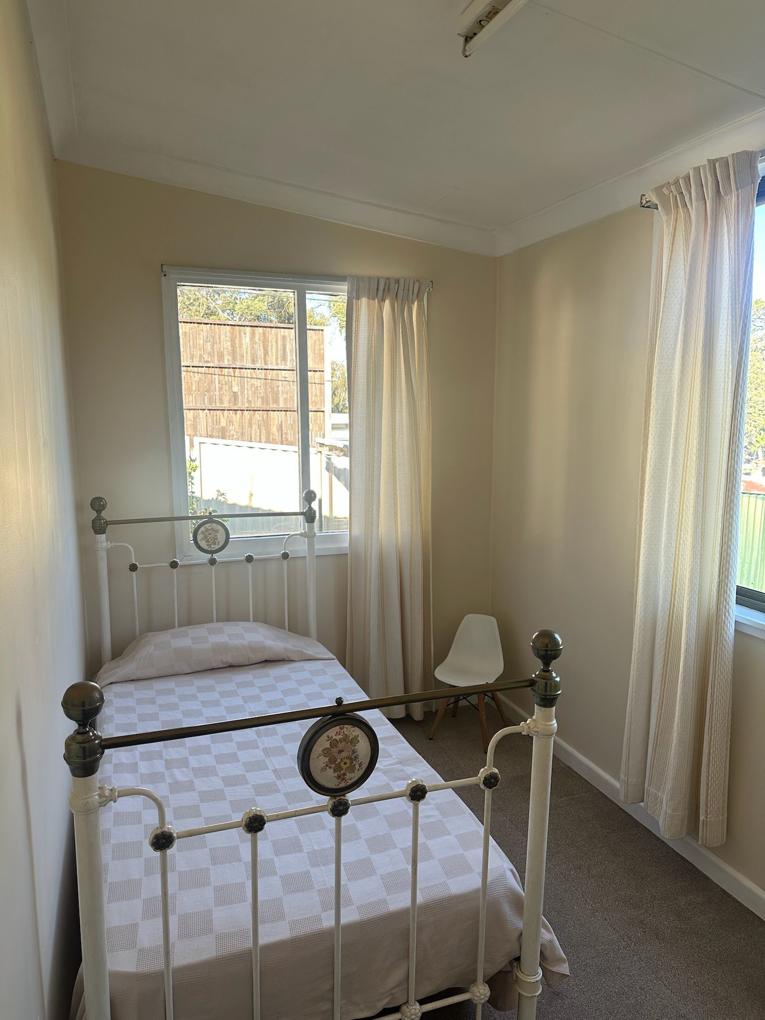 2 bedrooms, iron/ironing board, bed sheets