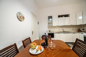 Dining - Stella Vacation Home — Garden and Terrace (Marsala)