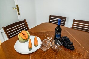Dining - Stella Vacation Home — Garden and Terrace (Marsala)