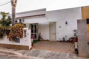 Exterior - Stella Vacation Home — Garden and Terrace (Marsala)