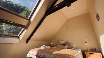 9 bedrooms, iron/ironing board, Internet, bed sheets