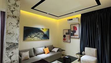 Deluxe Apartment, Balcony, City View | Living area