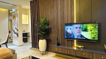 Deluxe Apartment, Balcony, City View | Living area