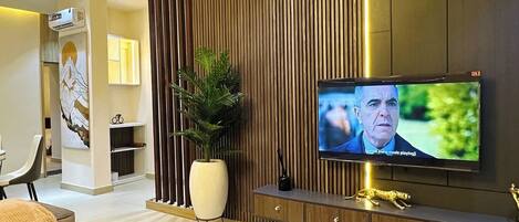 Deluxe Apartment, Balcony, City View | Living area
