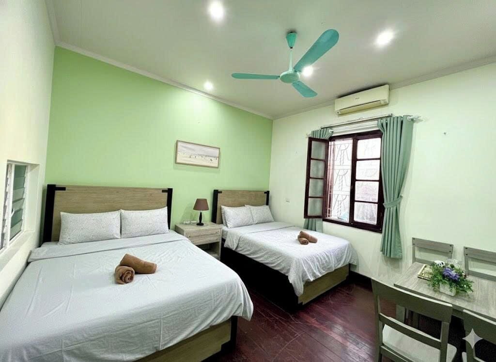 ห้องแฟมิลี่สำหรับสี่ท่าน, ระเบียง, วิวเมือง | เตารีด/โต๊ะรีดผ้า, Wi-Fi ฟรี